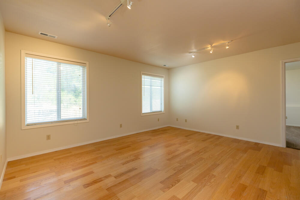 8906 Rockinghorse Lane Klamath Falls, OR 97603 - Photo 27 of 32 Family Room