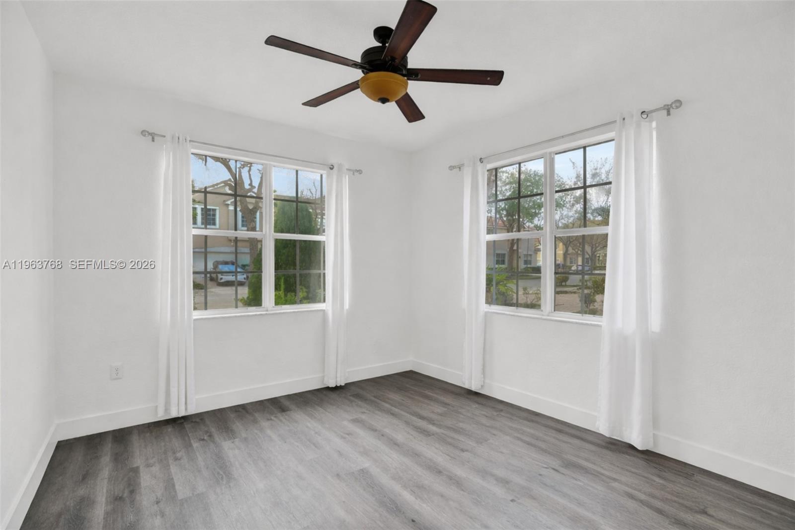 4253 Southwest 124th Terrace Miramar, FL 33027 - Photo 12 of 35