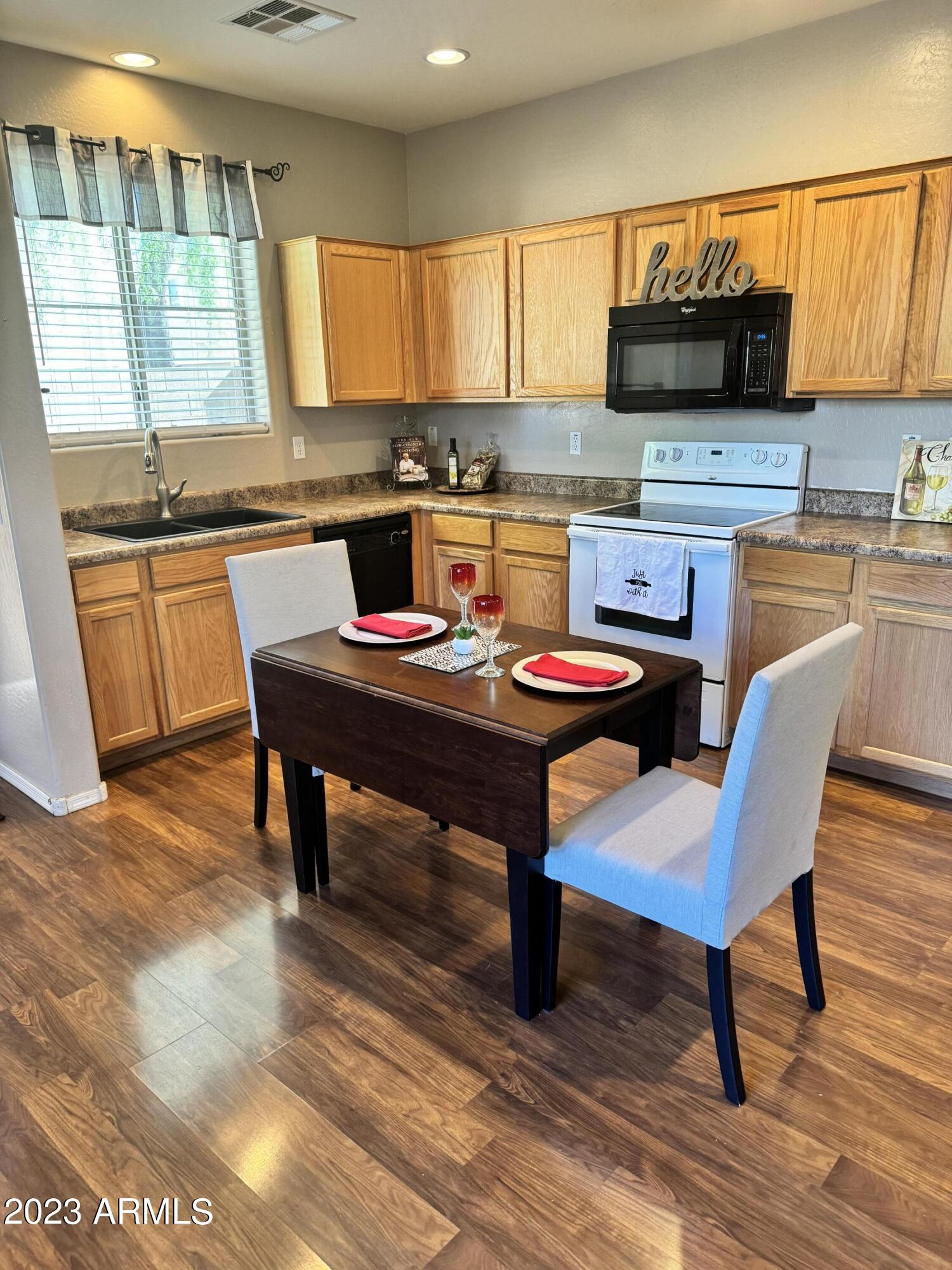 451 South Hawes Road, Unit 7 Mesa, AZ 85208 - Photo 3 of 22 IMG_7979