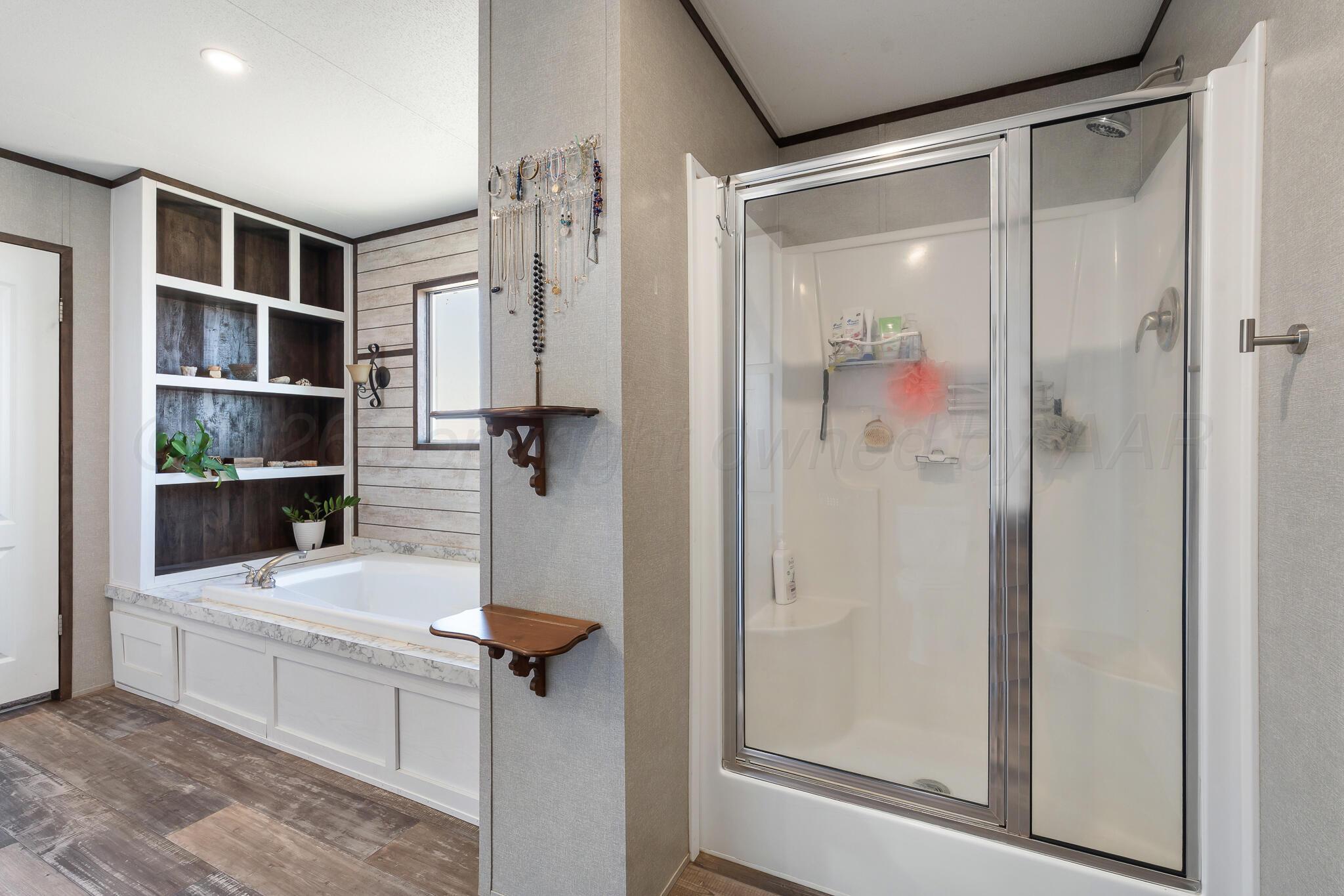 11401 Anderson Road Amarillo, TX 79118 - Photo 23 of 59 En Suite Bathroom