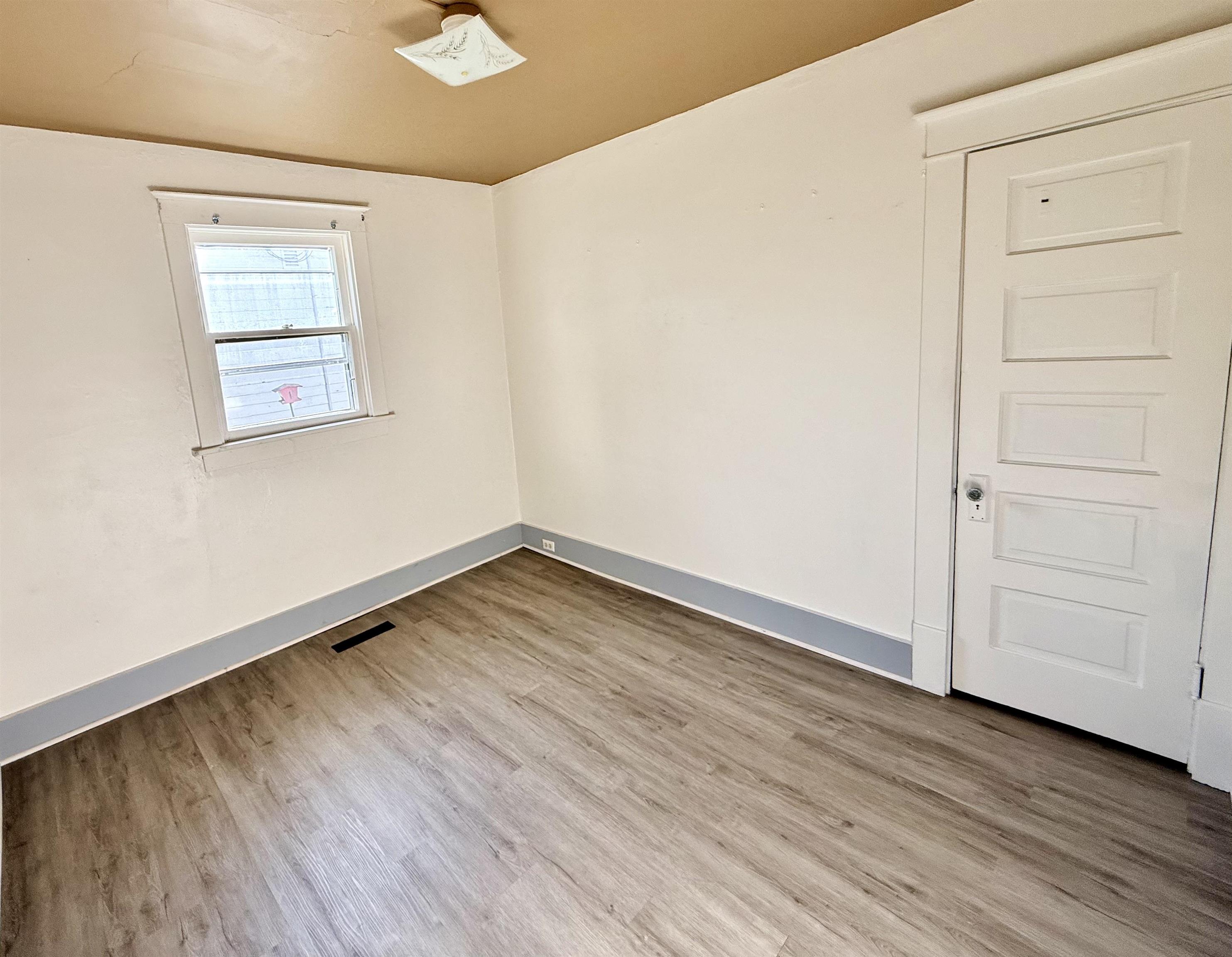 1409 Middle Street Beloit, WI 53511 - Photo 6 of 31
