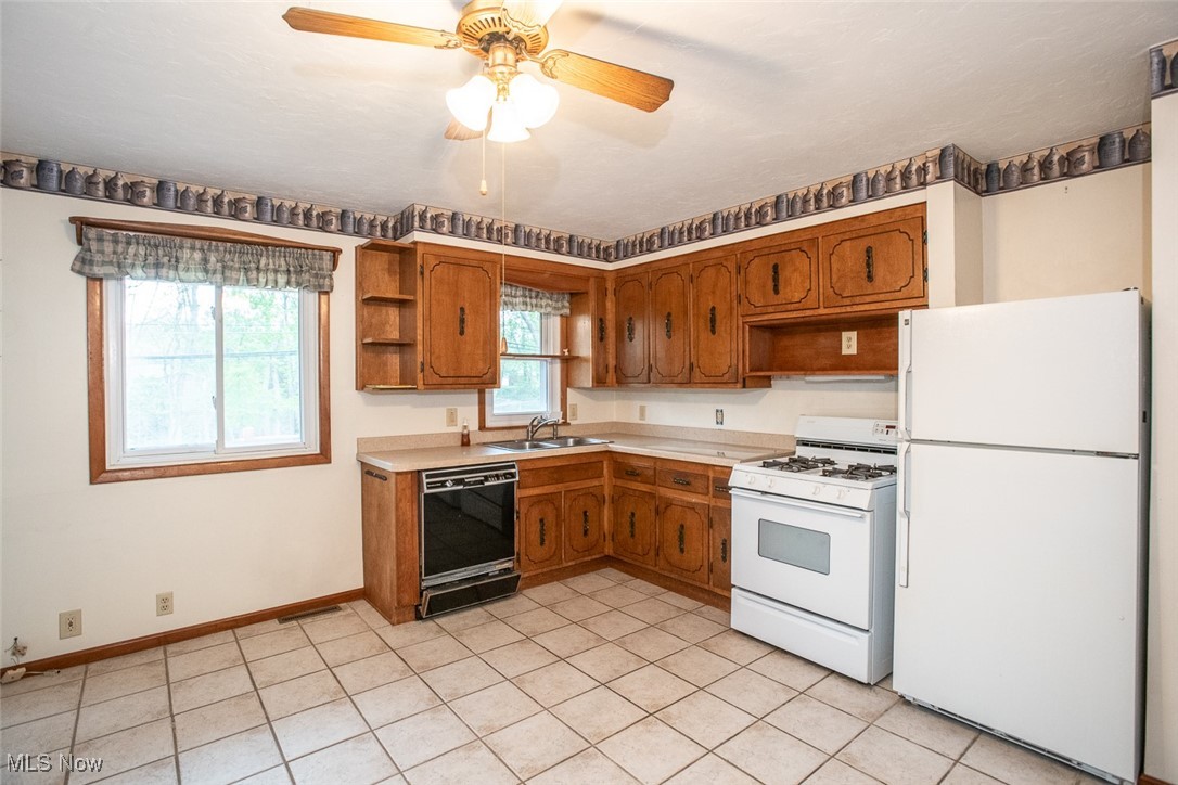 6763 Brandywine Road Parma Heights, OH 44130 - Photo 3 of 39