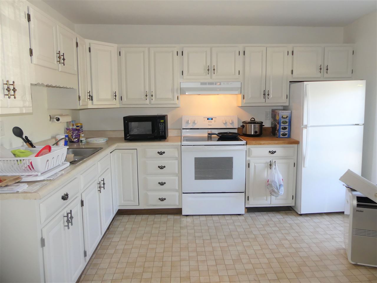 35 Mammoth Road Pelham, NH 03076 - Photo 17 of 21