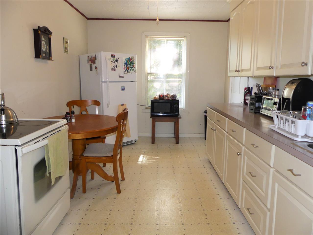 35 Mammoth Road Pelham, NH 03076 - Photo 3 of 21
