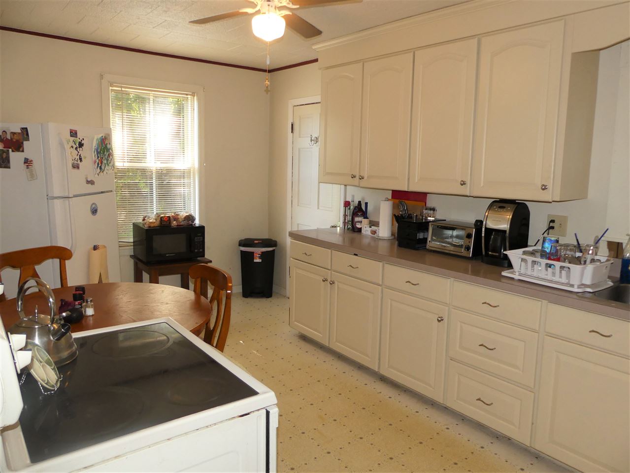 35 Mammoth Road Pelham, NH 03076 - Photo 4 of 21