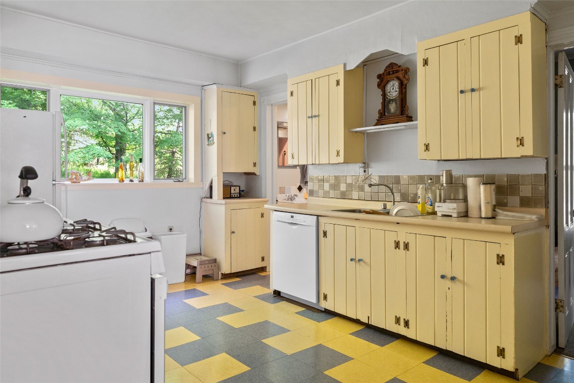 134 Powderhouse Road Vestal, NY 13850 - Photo 11 of 35 Gallery Image 11