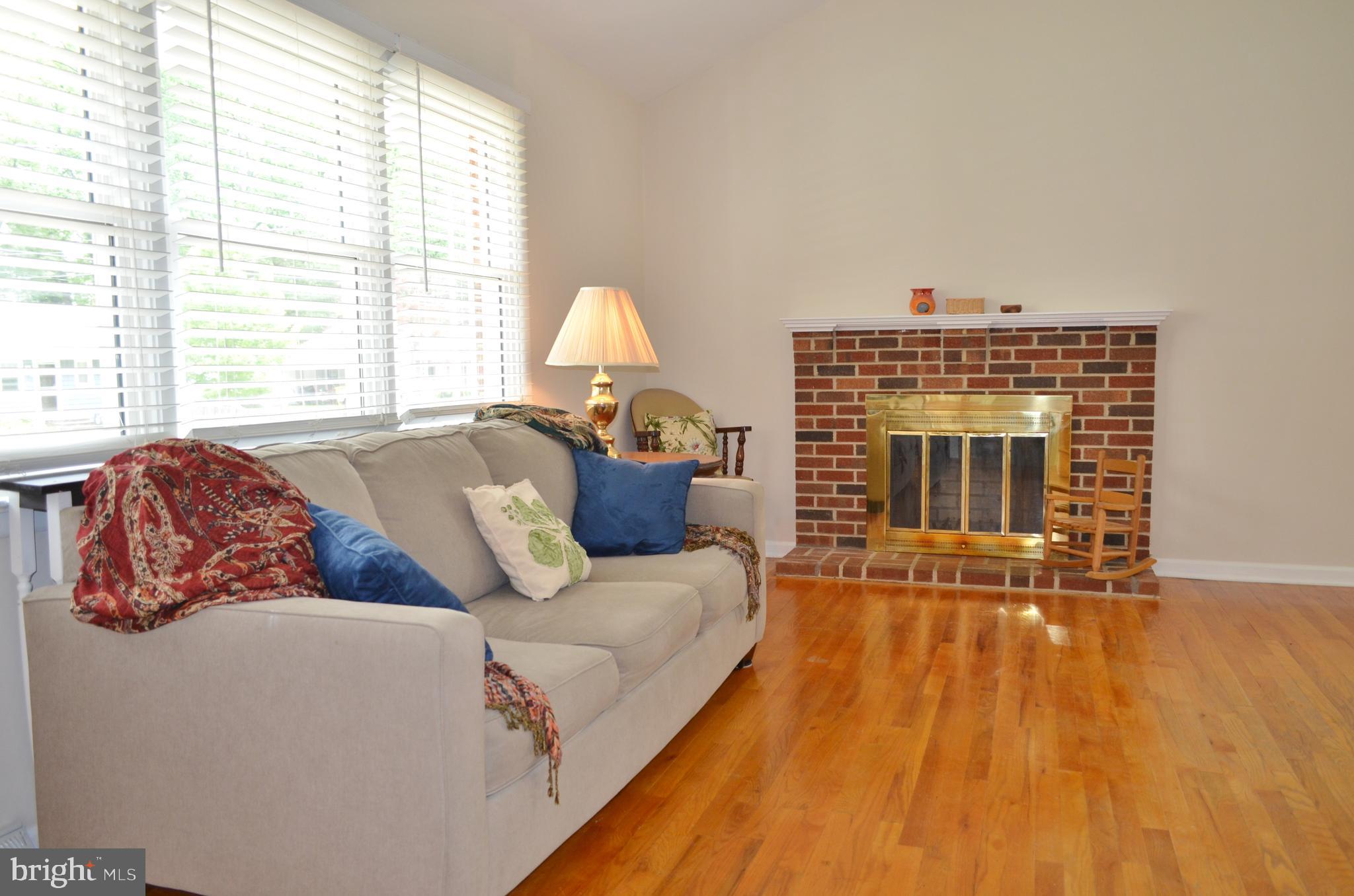 1458 Grandview Road Arnold, MD 21012 - Photo 3 of 33 Living Room