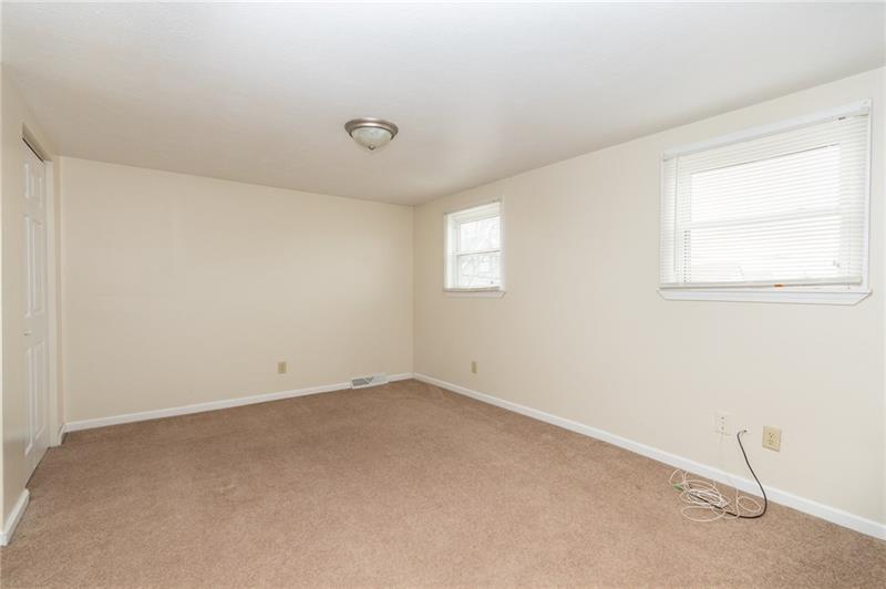 556 East Madison Street Rochester, PA 15074 - Photo 12 of 19
