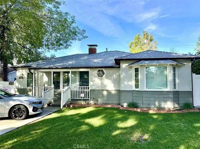 $2,400 | 9037 Rathburn Avenue, Northridge, CA 91325