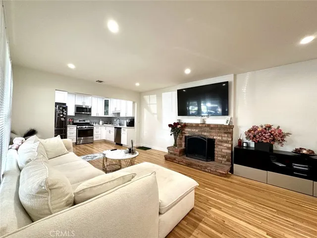 $2,400 | 9037 Rathburn Avenue, Northridge, CA 91325