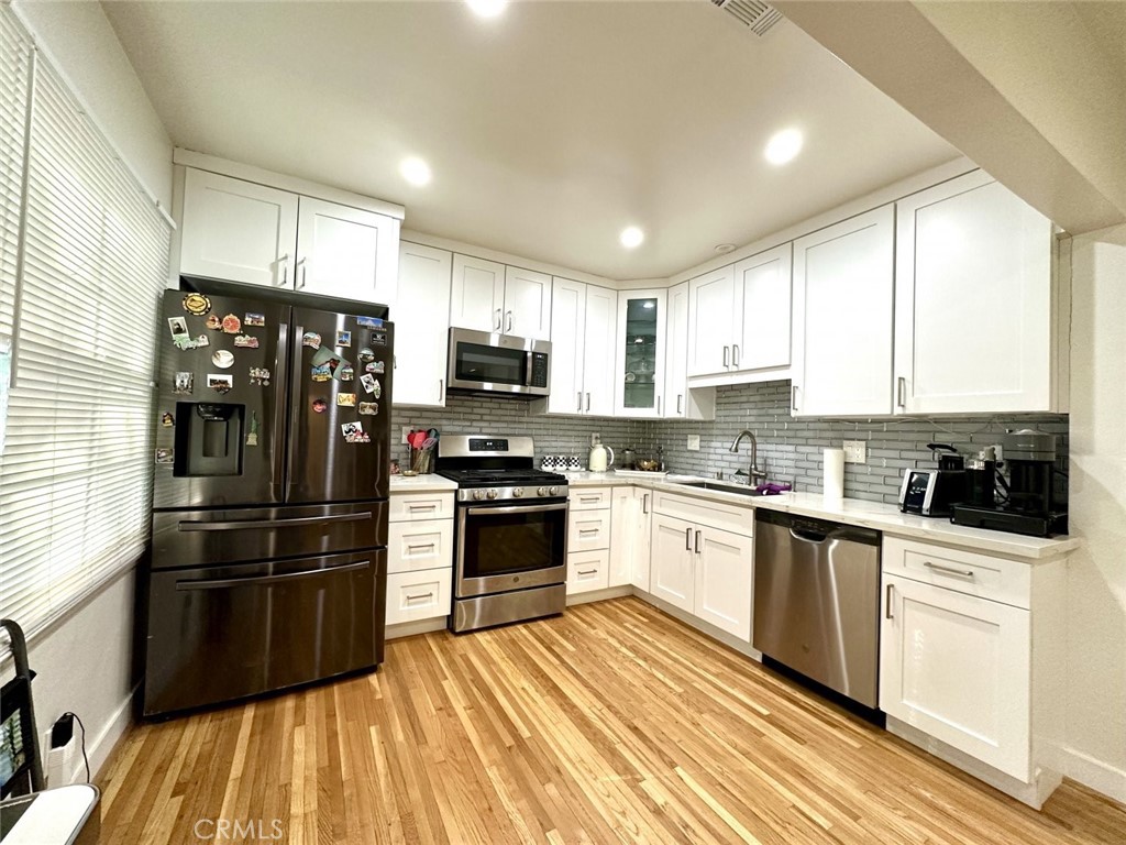 9037 Rathburn Avenue Northridge, CA 91325 - Photo 5 of 8