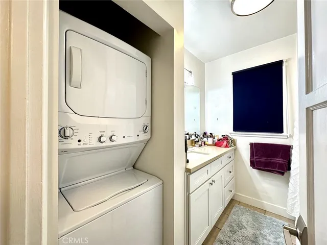 $2,400 | 9037 Rathburn Avenue, Northridge, CA 91325