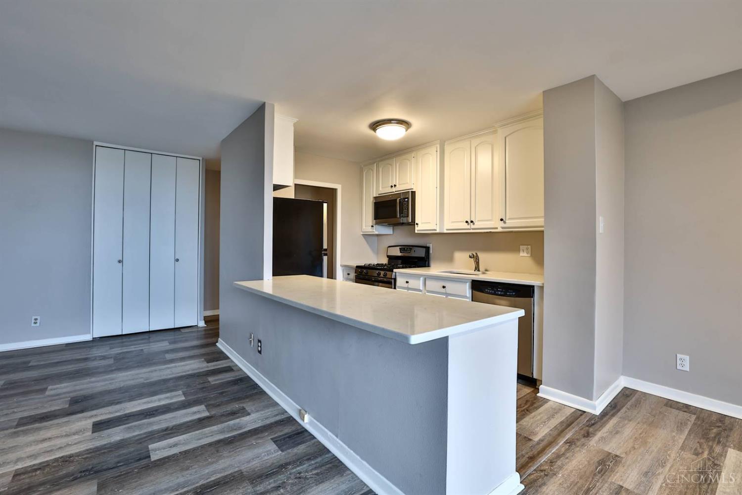 2324 Madison Road, Unit 506 Cincinnati, OH 45208 - Photo 14 of 28 Gallery Image 14