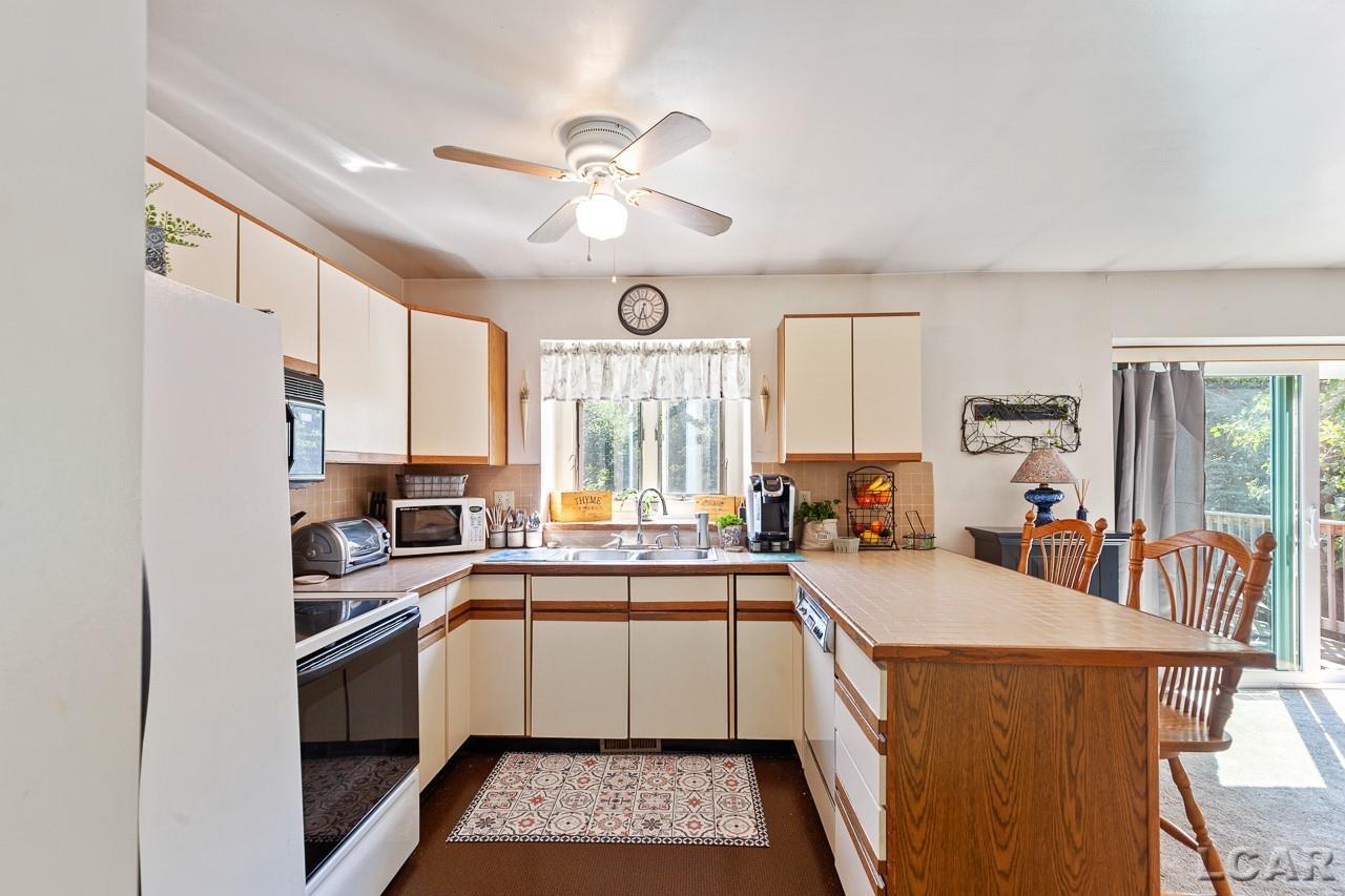 16155 Sheridan Road Clinton, MI 49236 - Photo 5 of 38 50086965-4.JPG