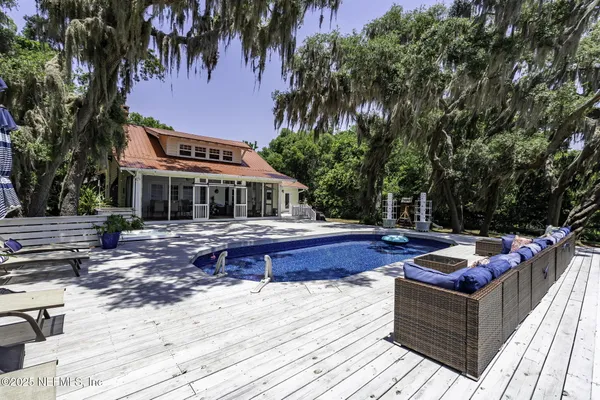 $647,777 | 561 Southeast Lakeview Drive, Keystone Heights, FL 32656