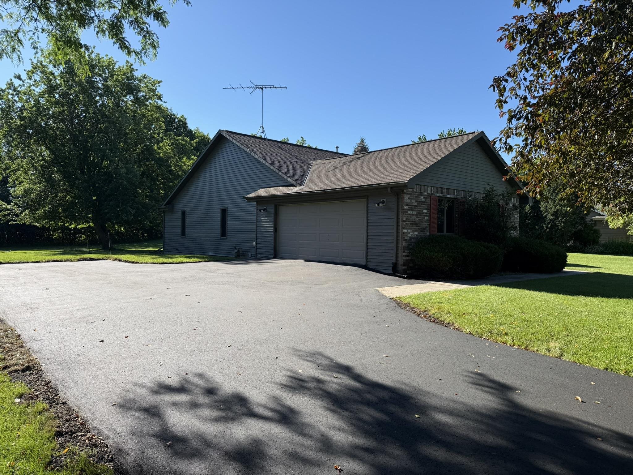 1864 Imperial Road Oshkosh, WI 54904 - Photo 20 of 25