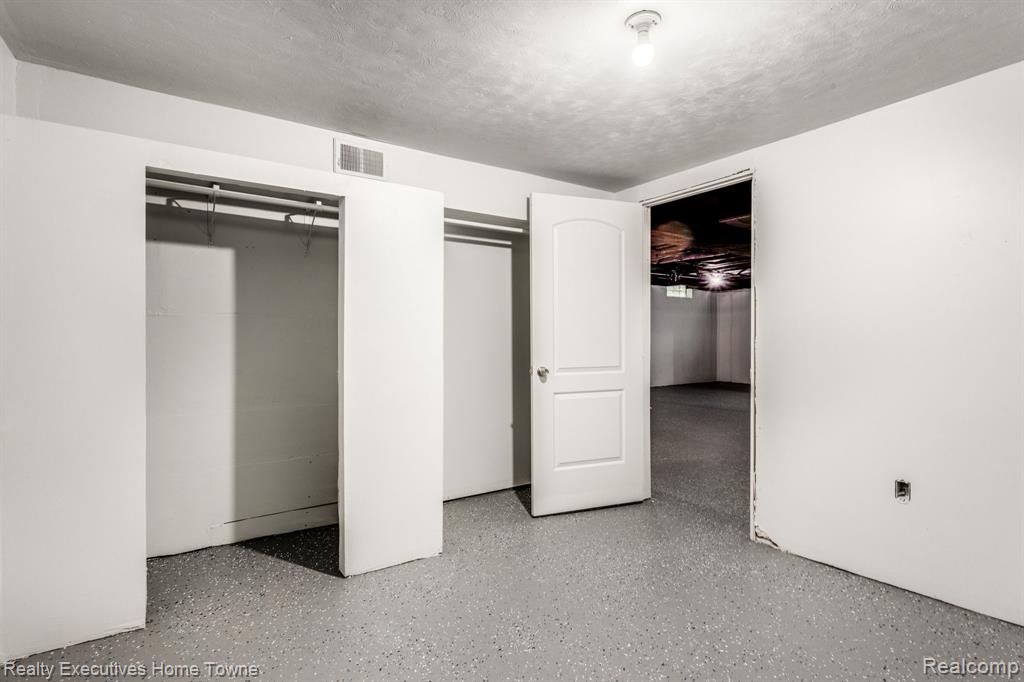 2448 Oakcrest Road Sterling Heights, MI 48310 - Photo 27 of 28