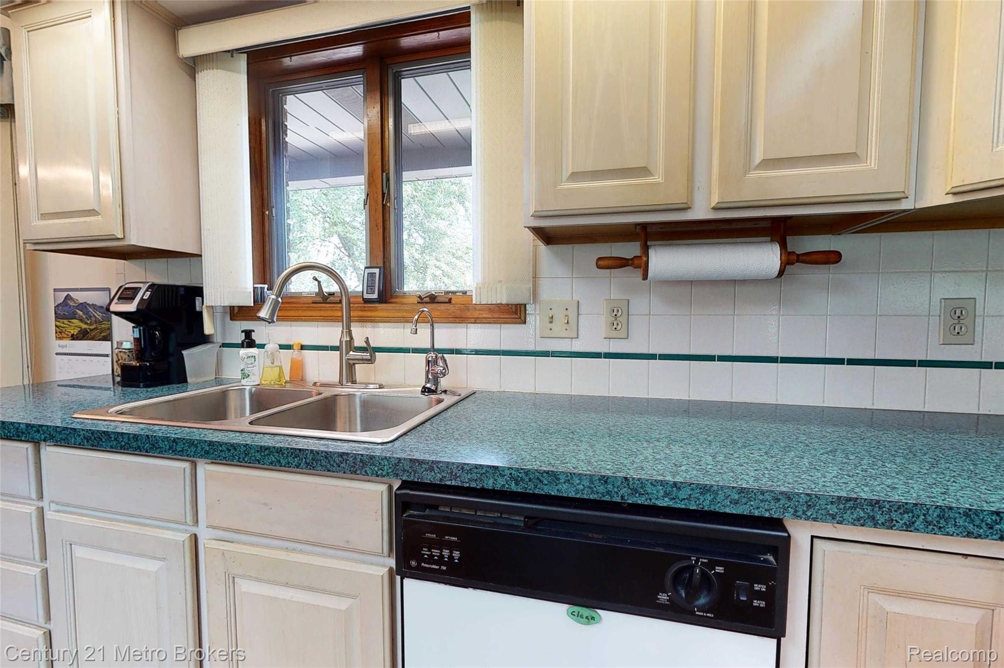 3408 South State Road Davison, MI 48423 - Photo 23 of 51 3408-S-State-Rd-12 Kitchen.jpg