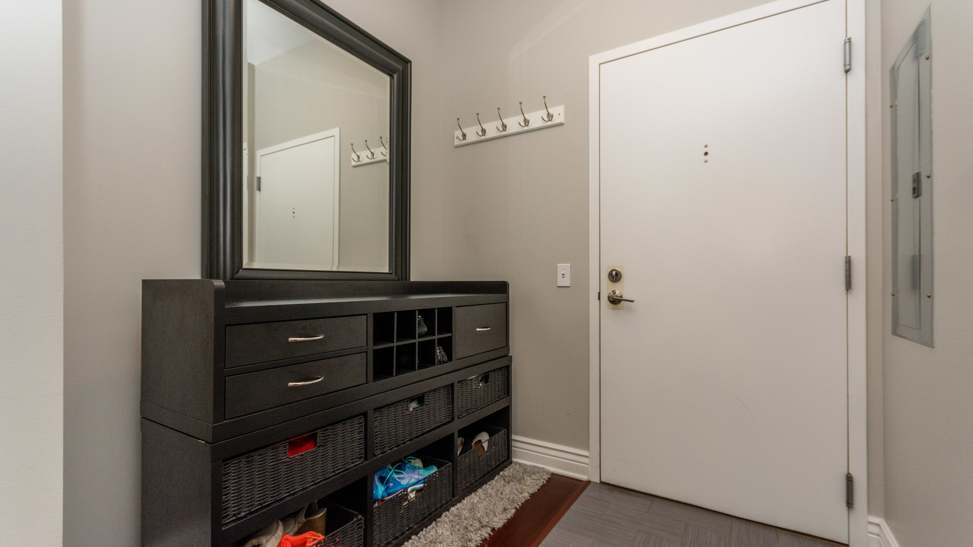 1155 West Roosevelt Road, Unit 401 Chicago, IL 60608 - Photo 3 of 35 a view of a dresser with mirror in it