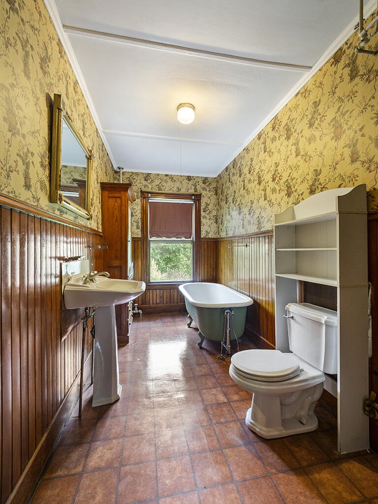 5 West Street Waterville, ME 04901 - Photo 21 of 29 Second floor full bath