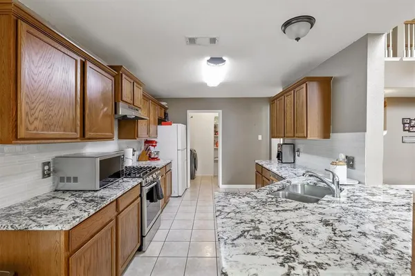 $435,000 | 2109 Hemingway Drive, Denton, TX 76210