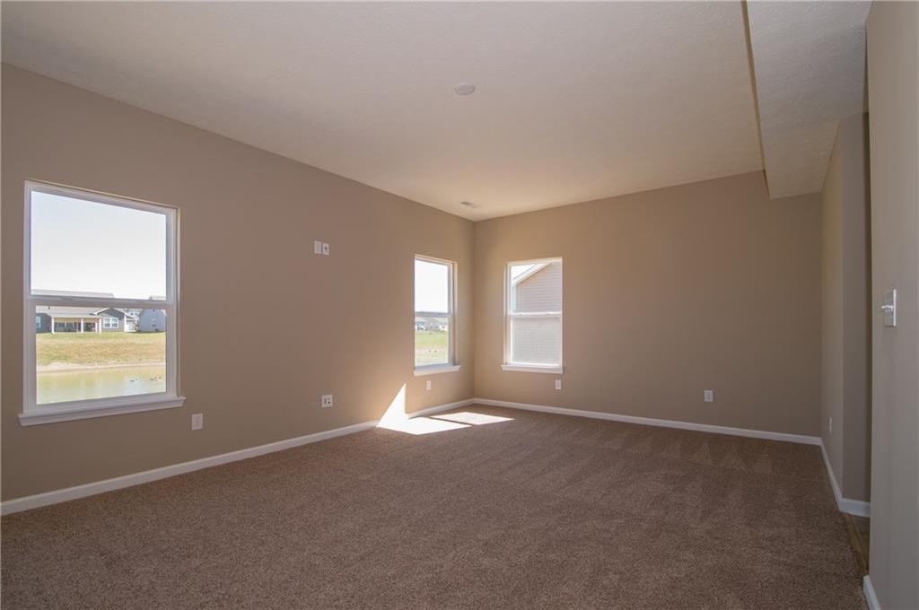 271 Rambling Road Greenfield, IN 46140 - Photo 3 of 47