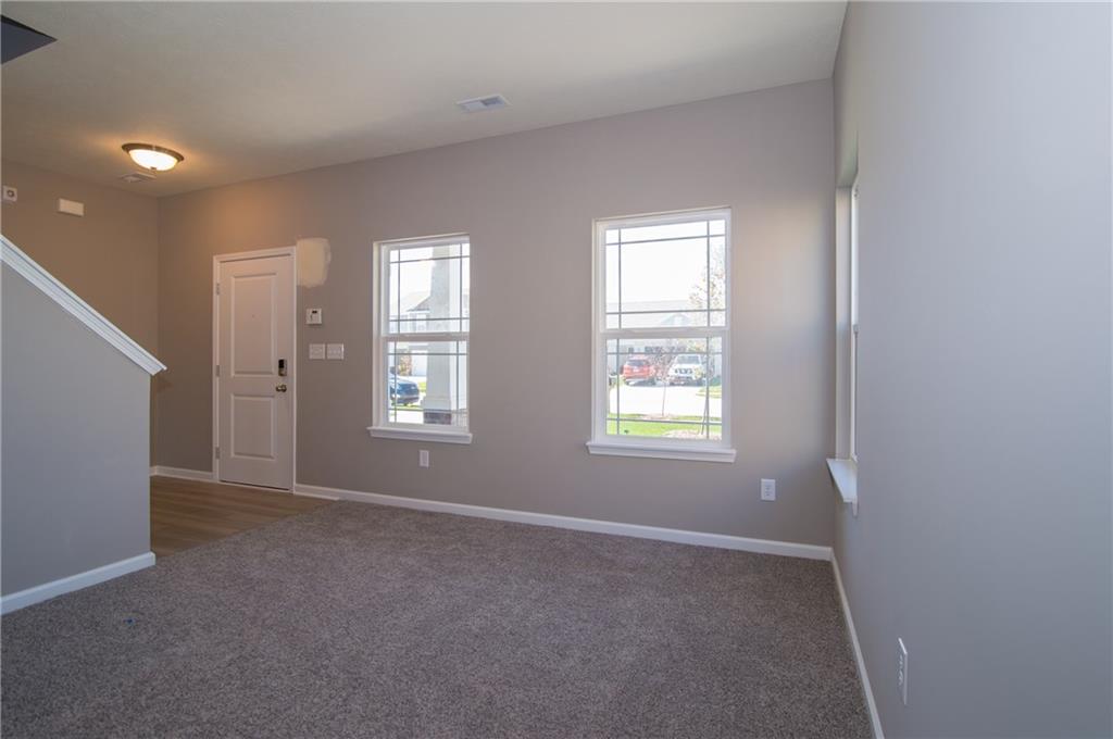 271 Rambling Road Greenfield, IN 46140 - Photo 4 of 47