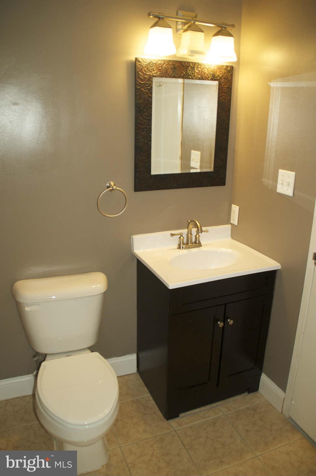 11635 Stoneview Square, Unit 22C Reston, VA 20191 - Photo 10 of 16 Bath