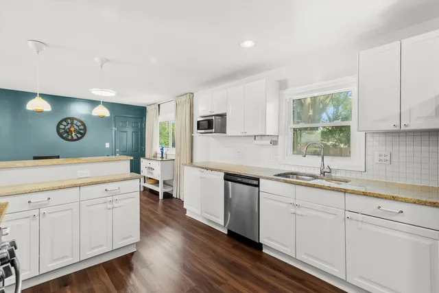 $385,000 | 455 Mohave Street, Hoffman Estates, IL 60169