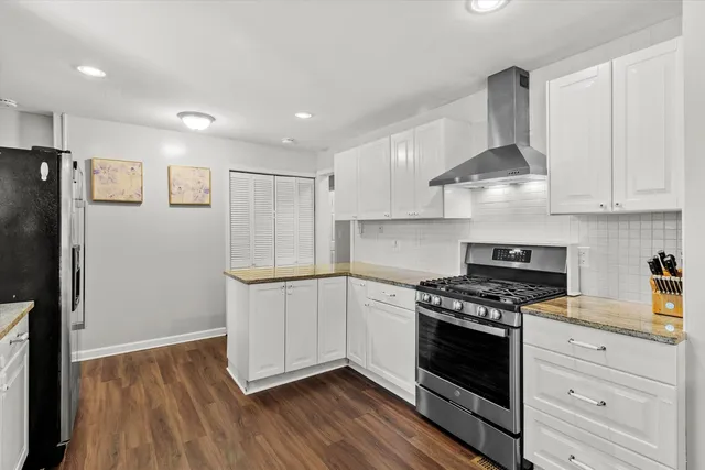 $385,000 | 455 Mohave Street, Hoffman Estates, IL 60169