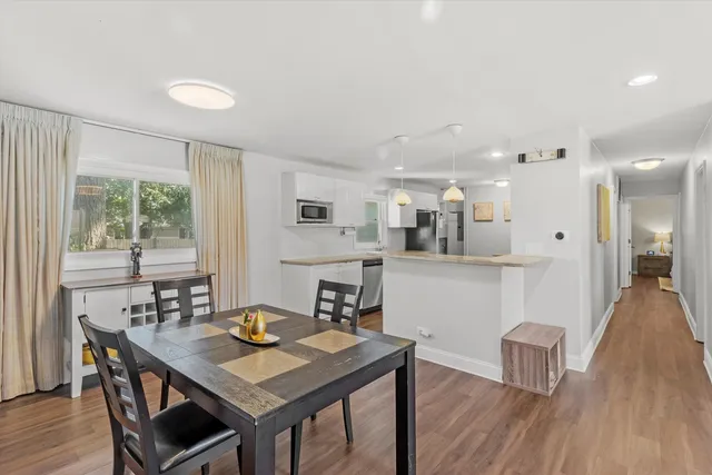 $385,000 | 455 Mohave Street, Hoffman Estates, IL 60169