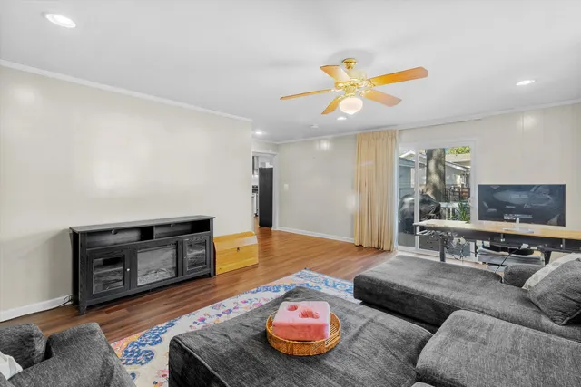 $385,000 | 455 Mohave Street, Hoffman Estates, IL 60169