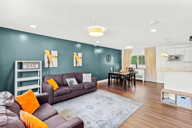 $385,000 | 455 Mohave Street, Hoffman Estates, IL 60169