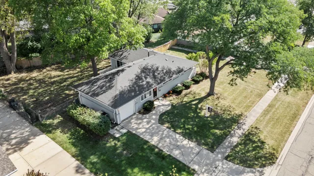 $385,000 | 455 Mohave Street, Hoffman Estates, IL 60169
