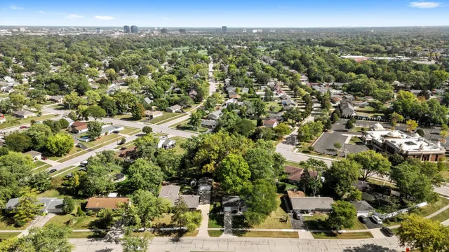 $385,000 | 455 Mohave Street, Hoffman Estates, IL 60169