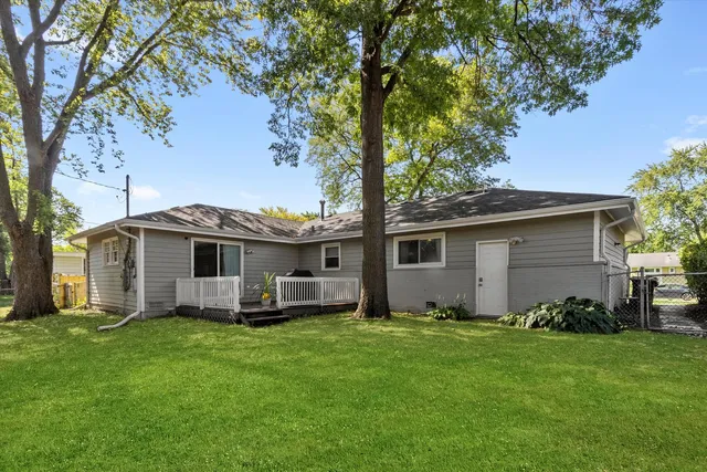 $385,000 | 455 Mohave Street, Hoffman Estates, IL 60169