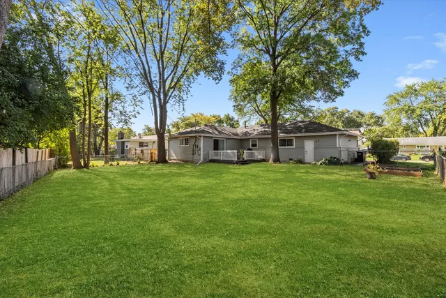 $385,000 | 455 Mohave Street, Hoffman Estates, IL 60169