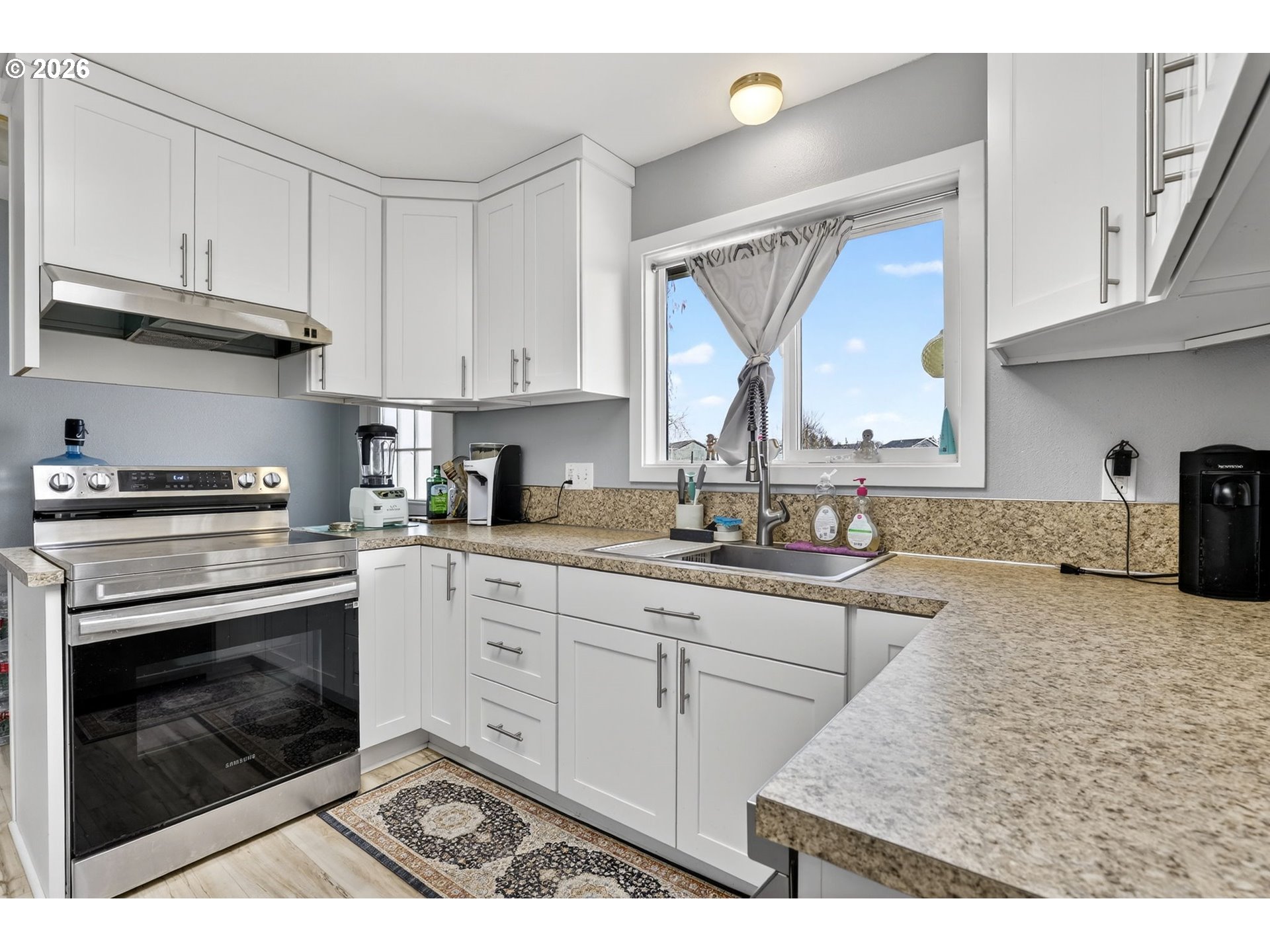 4274 5th Street Hubbard, OR 97032 - Photo 5 of 21