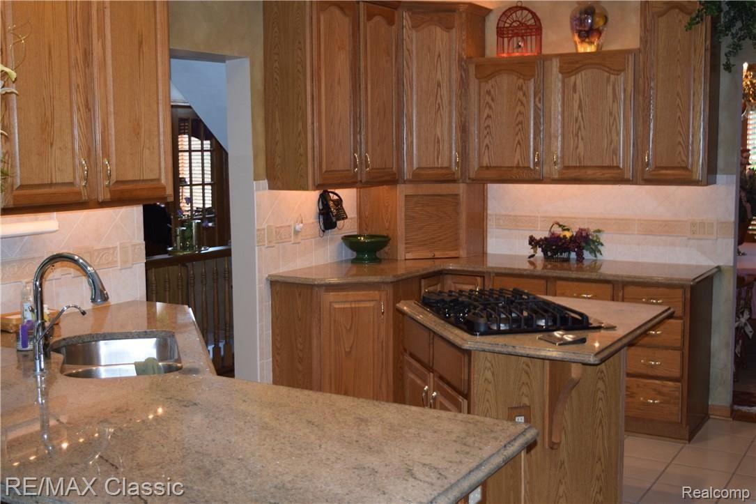 9495 Quail Ridge Run Brighton, MI 48114 - Photo 23 of 85 So Much Work Space on Gorgeous Granite!