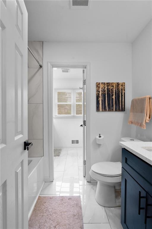 799 Pine Roc Drive Stone Mountain, GA 30083 - Photo 27 of 30 a bathroom with a toilet a sink and bathtub