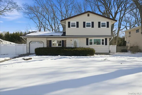 $679,999 | 3 Adrienne Court, Hauppauge, NY 11788