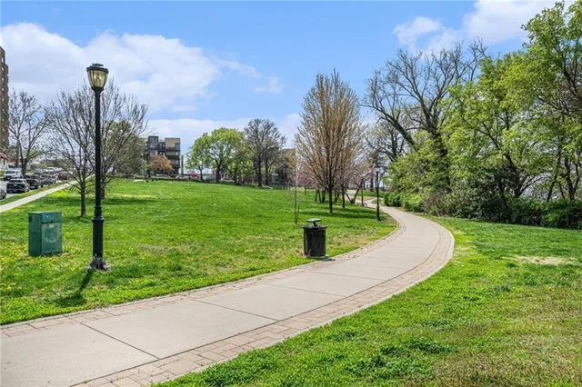 $259,400 | 524 West 10th Street, Kansas City, MO 64105