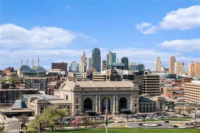 $259,400 | 524 West 10th Street, Kansas City, MO 64105