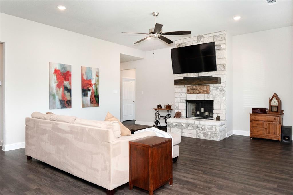 849 County Road 4764 Boyd, TX 76023 - Photo 7 of 40