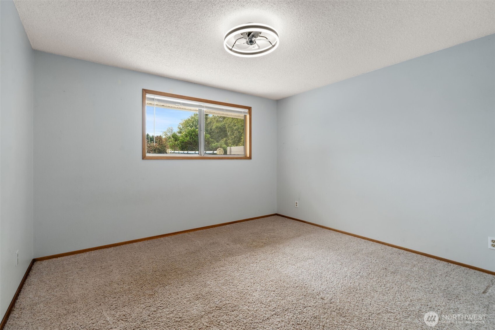 265 Cays Road Sequim, WA 98382 - Photo 20 of 40 an empty room with a window