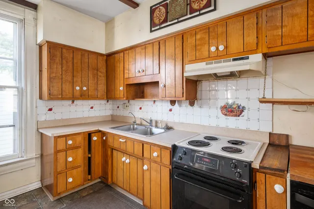 $132,900 | 206 East John Street, Alexandria, IN 46001