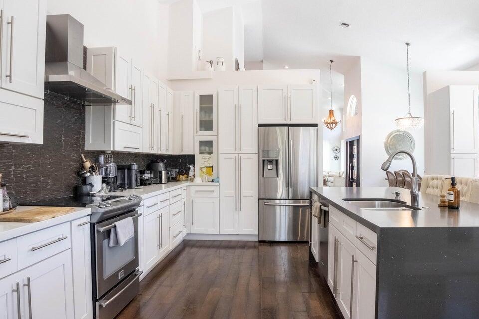 17205 Hampton Boulevard Boca Raton, FL 33496 - Photo 3 of 39 20240910142900288674000000-o