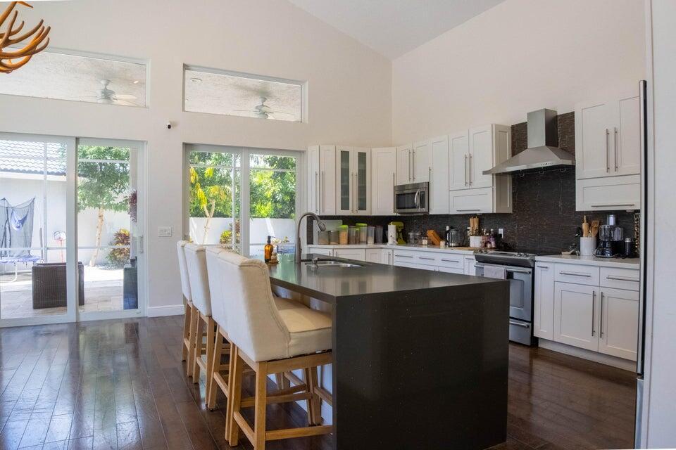 17205 Hampton Boulevard Boca Raton, FL 33496 - Photo 5 of 39 20240910142902617886000000-o