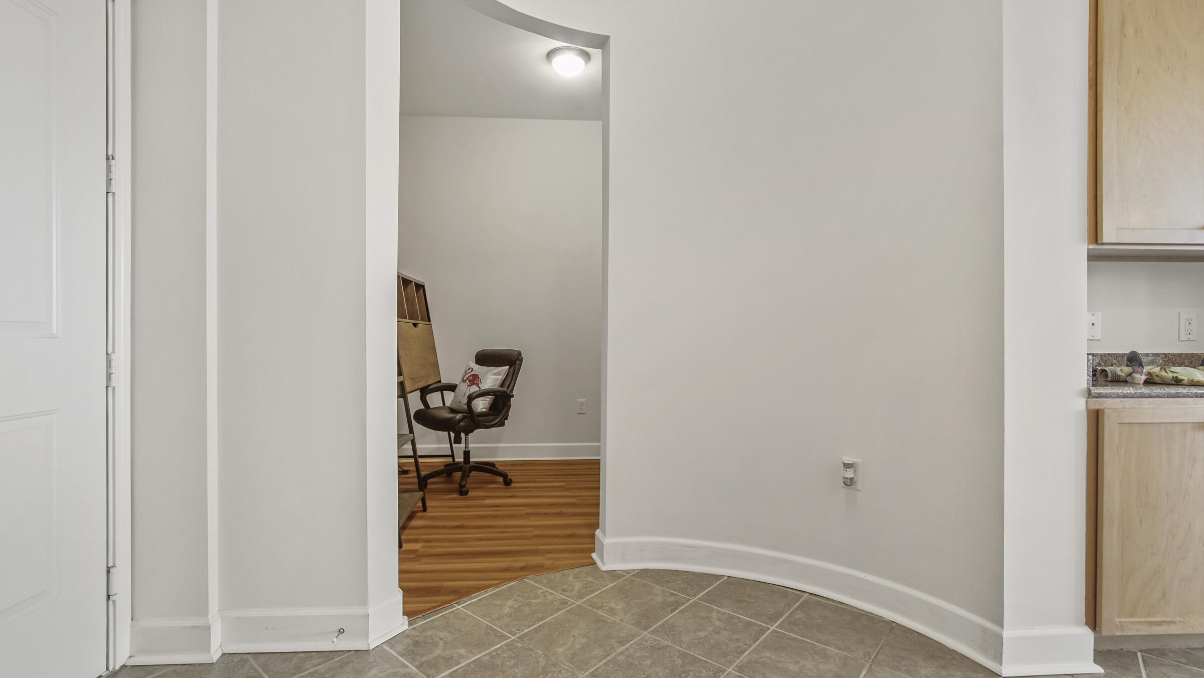 8700 Front Beach Road, Unit 5313 Panama City Beach, FL 32407 - Photo 24 of 38 a view of a hallway with a dining room
