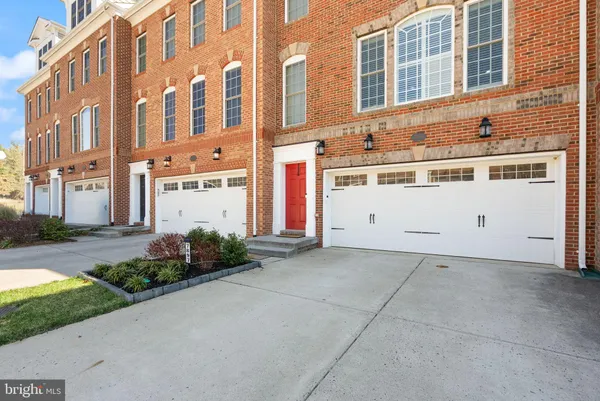 $885,000 | 7897 Carbondale Way, Springfield, VA 22153